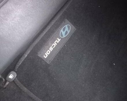 Сірий Хендай Туксон, об'ємом двигуна 2 л та пробігом 190 тис. км за 8600 $, фото 12 на Automoto.ua