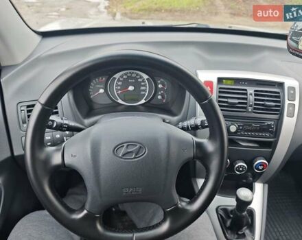 Серый Хендай Туксон, объемом двигателя 1.98 л и пробегом 173 тыс. км за 7450 $, фото 25 на Automoto.ua