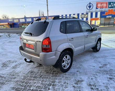 Серый Хендай Туксон, объемом двигателя 1.98 л и пробегом 255 тыс. км за 7999 $, фото 7 на Automoto.ua