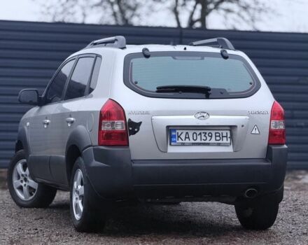 Серый Хендай Туксон, объемом двигателя 2 л и пробегом 305 тыс. км за 7200 $, фото 6 на Automoto.ua