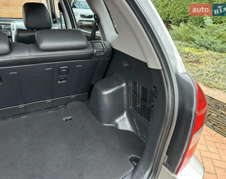 Серый Хендай Туксон, объемом двигателя 1.98 л и пробегом 217 тыс. км за 8500 $, фото 40 на Automoto.ua