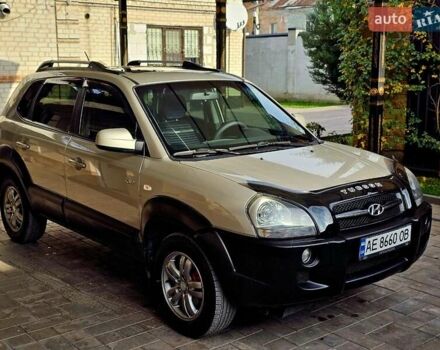 Сірий Хендай Туксон, об'ємом двигуна 2 л та пробігом 198 тис. км за 8250 $, фото 6 на Automoto.ua