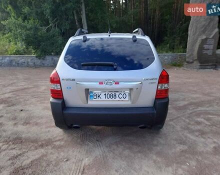 Хендай Туксон 2007 в Житомире на Automoto.ua Серый Хендай Туксон, объемом двигателя 2 л и пробегом 240 тыс. км за 7499 $, фото 4 на Automoto.ua