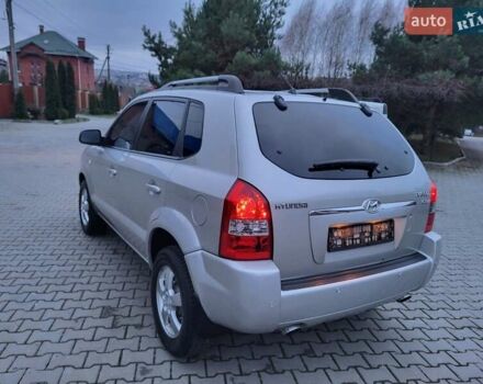 Серый Хендай Туксон, объемом двигателя 2 л и пробегом 240 тыс. км за 8300 $, фото 9 на Automoto.ua