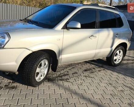 Серый Хендай Туксон, объемом двигателя 1.98 л и пробегом 193 тыс. км за 8400 $, фото 4 на Automoto.ua
