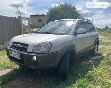 Сірий Хендай Туксон, об'ємом двигуна 1.98 л та пробігом 227 тис. км за 7500 $, фото 2 на Automoto.ua