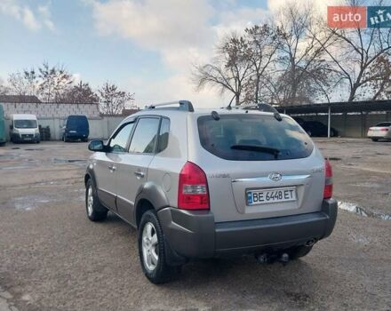 Серый Хендай Туксон, объемом двигателя 2 л и пробегом 168 тыс. км за 7000 $, фото 4 на Automoto.ua