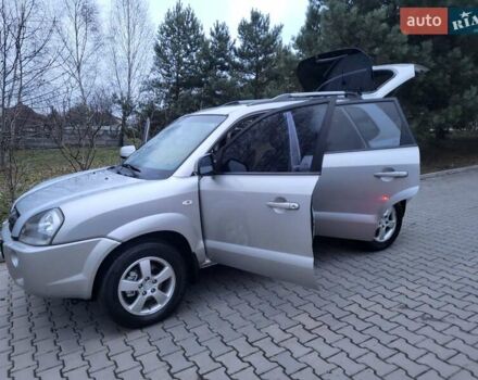 Серый Хендай Туксон, объемом двигателя 2 л и пробегом 240 тыс. км за 8300 $, фото 88 на Automoto.ua