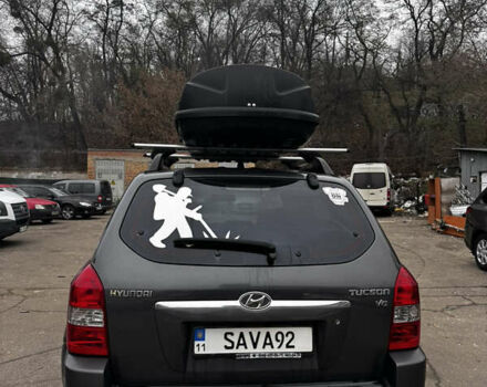 Серый Хендай Туксон, объемом двигателя 2.66 л и пробегом 247 тыс. км за 7250 $, фото 9 на Automoto.ua