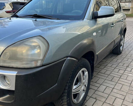 Серый Хендай Туксон, объемом двигателя 1.98 л и пробегом 269 тыс. км за 7500 $, фото 10 на Automoto.ua