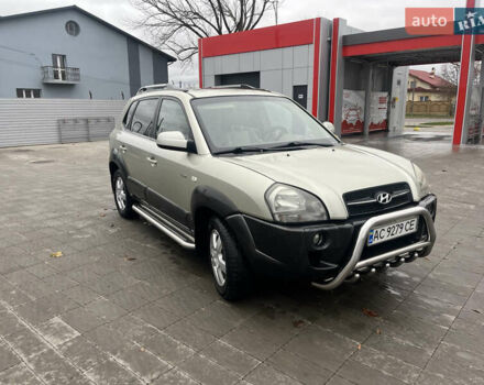 Серый Хендай Туксон, объемом двигателя 1.98 л и пробегом 194 тыс. км за 5500 $, фото 2 на Automoto.ua
