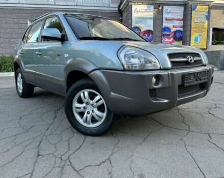 Серый Хендай Туксон, объемом двигателя 2 л и пробегом 110 тыс. км за 11900 $, фото 2 на Automoto.ua