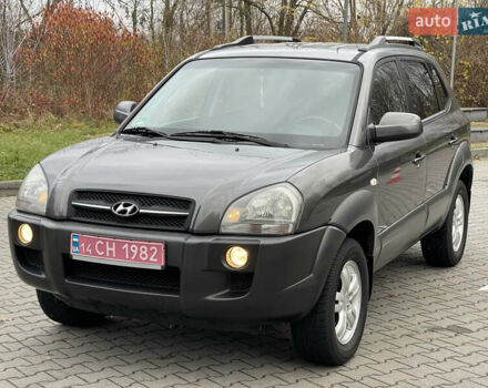 Серый Хендай Туксон, объемом двигателя 2 л и пробегом 182 тыс. км за 7600 $, фото 8 на Automoto.ua
