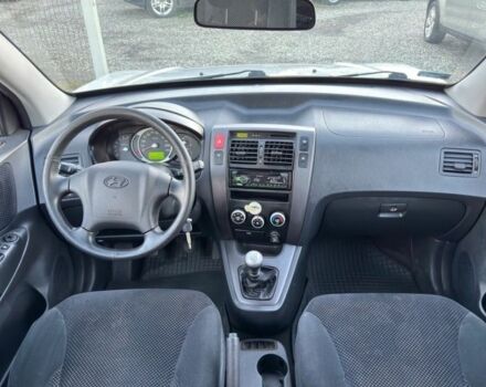 Сірий Хендай Туксон, об'ємом двигуна 2 л та пробігом 233 тис. км за 2350 $, фото 11 на Automoto.ua