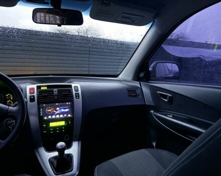 Серый Хендай Туксон, объемом двигателя 2 л и пробегом 305 тыс. км за 7200 $, фото 12 на Automoto.ua