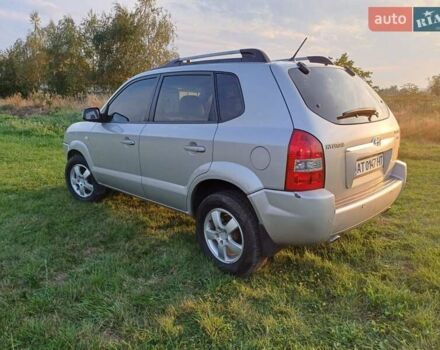 Серый Хендай Туксон, объемом двигателя 1.99 л и пробегом 239 тыс. км за 7800 $, фото 6 на Automoto.ua