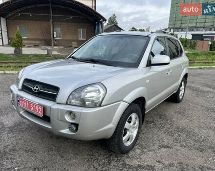 Серый Хендай Туксон, объемом двигателя 1.98 л и пробегом 193 тыс. км за 8400 $, фото 3 на Automoto.ua