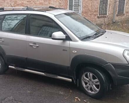 Сірий Хендай Туксон, об'ємом двигуна 1.98 л та пробігом 122 тис. км за 8300 $, фото 1 на Automoto.ua
