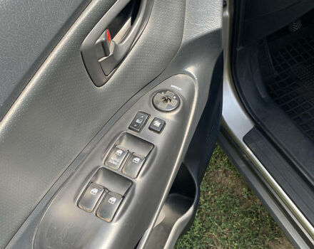 Сірий Хендай Туксон, об'ємом двигуна 1.98 л та пробігом 227 тис. км за 7500 $, фото 12 на Automoto.ua