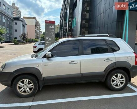 Серый Хендай Туксон, объемом двигателя 2.7 л и пробегом 297 тыс. км за 8000 $, фото 6 на Automoto.ua