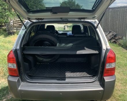 Серый Хендай Туксон, объемом двигателя 2 л и пробегом 228 тыс. км за 7400 $, фото 18 на Automoto.ua