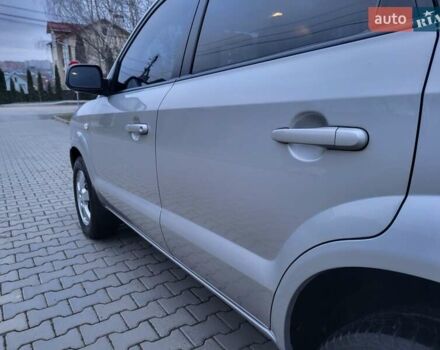 Серый Хендай Туксон, объемом двигателя 2 л и пробегом 240 тыс. км за 8300 $, фото 44 на Automoto.ua