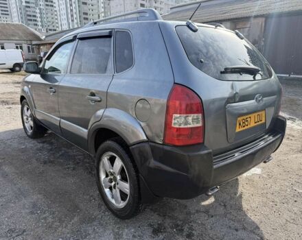 Хендай Туксон 2007 у Харкові на Automoto.ua Сірий Хендай Туксон, об'ємом двигуна 2 л та пробігом 211 тис. км за 4000 $, фото 5 на Automoto.ua