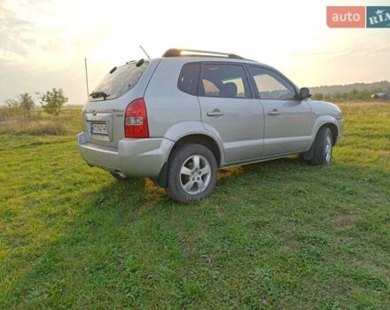Серый Хендай Туксон, объемом двигателя 1.99 л и пробегом 239 тыс. км за 7800 $, фото 14 на Automoto.ua