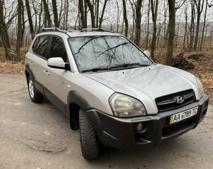 Серый Хендай Туксон, объемом двигателя 1.98 л и пробегом 269 тыс. км за 7100 $, фото 2 на Automoto.ua