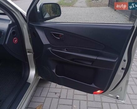 Сірий Хендай Туксон, об'ємом двигуна 1.98 л та пробігом 225 тис. км за 6999 $, фото 37 на Automoto.ua