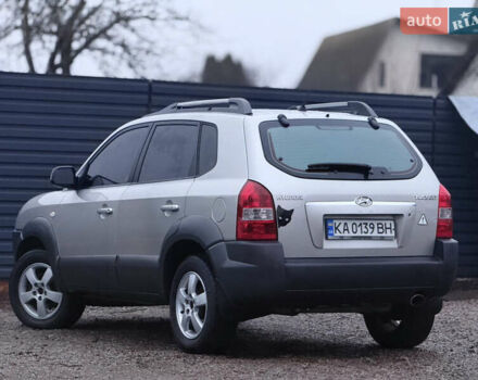 Сірий Хендай Туксон, об'ємом двигуна 2 л та пробігом 305 тис. км за 7350 $, фото 6 на Automoto.ua