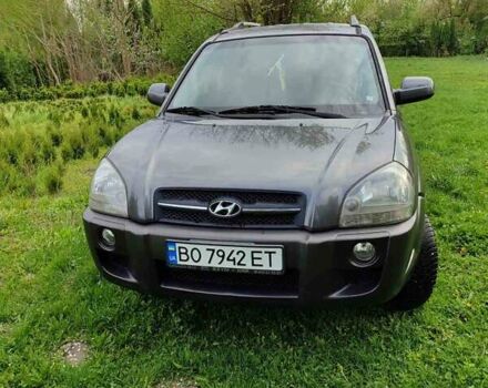 Серый Хендай Туксон, объемом двигателя 1.99 л и пробегом 184 тыс. км за 8300 $, фото 1 на Automoto.ua
