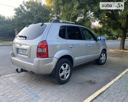 Серый Хендай Туксон, объемом двигателя 2 л и пробегом 218 тыс. км за 7500 $, фото 3 на Automoto.ua
