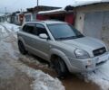 Серый Хендай Туксон, объемом двигателя 2 л и пробегом 250 тыс. км за 8600 $, фото 4 на Automoto.ua