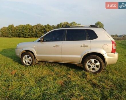 Серый Хендай Туксон, объемом двигателя 1.99 л и пробегом 239 тыс. км за 7800 $, фото 9 на Automoto.ua