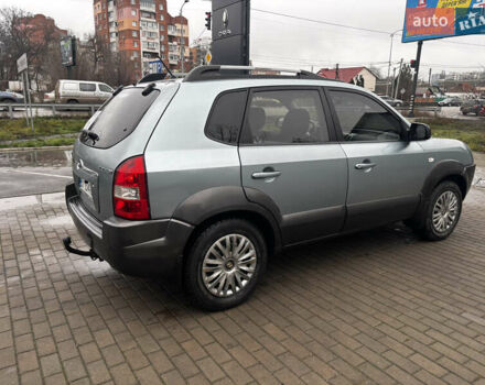 Сірий Хендай Туксон, об'ємом двигуна 2 л та пробігом 255 тис. км за 7600 $, фото 9 на Automoto.ua