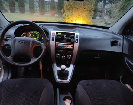 Серый Хендай Туксон, объемом двигателя 2 л и пробегом 310 тыс. км за 3658 $, фото 7 на Automoto.ua