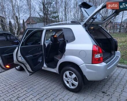 Серый Хендай Туксон, объемом двигателя 2 л и пробегом 240 тыс. км за 8300 $, фото 80 на Automoto.ua