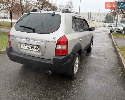 Серый Хендай Туксон, объемом двигателя 1.98 л и пробегом 220 тыс. км за 6200 $, фото 5 на Automoto.ua