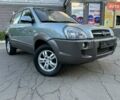 Серый Хендай Туксон, объемом двигателя 2 л и пробегом 110 тыс. км за 10200 $, фото 2 на Automoto.ua