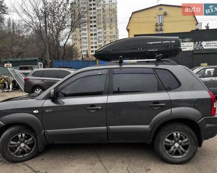 Серый Хендай Туксон, объемом двигателя 2.66 л и пробегом 247 тыс. км за 7250 $, фото 2 на Automoto.ua