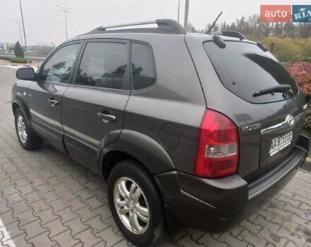 Сірий Хендай Туксон, об'ємом двигуна 2 л та пробігом 190 тис. км за 8600 $, фото 2 на Automoto.ua