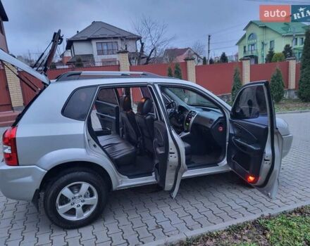 Серый Хендай Туксон, объемом двигателя 2 л и пробегом 240 тыс. км за 8300 $, фото 71 на Automoto.ua