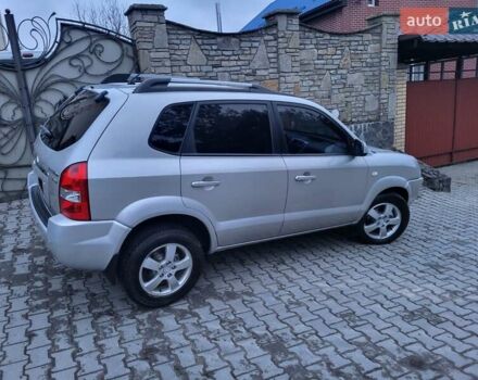 Серый Хендай Туксон, объемом двигателя 2 л и пробегом 240 тыс. км за 8300 $, фото 6 на Automoto.ua