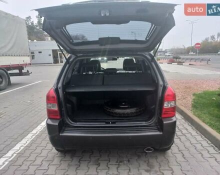 Сірий Хендай Туксон, об'ємом двигуна 2 л та пробігом 190 тис. км за 8600 $, фото 64 на Automoto.ua
