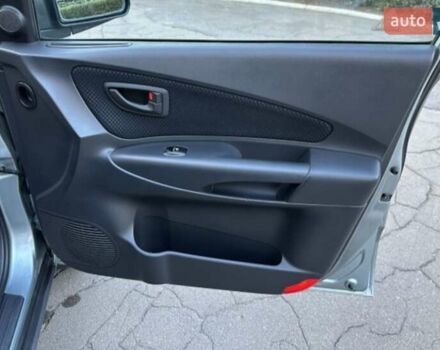 Серый Хендай Туксон, объемом двигателя 2 л и пробегом 110 тыс. км за 10200 $, фото 40 на Automoto.ua