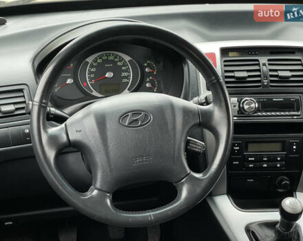 Серый Хендай Туксон, объемом двигателя 2 л и пробегом 182 тыс. км за 7600 $, фото 22 на Automoto.ua