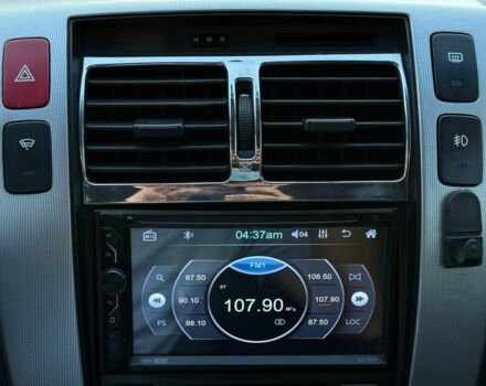 Серый Хендай Туксон, объемом двигателя 2 л и пробегом 282 тыс. км за 7950 $, фото 21 на Automoto.ua