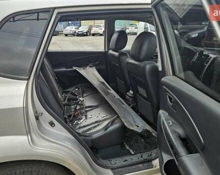 Серый Хендай Туксон, объемом двигателя 2 л и пробегом 330 тыс. км за 4000 $, фото 11 на Automoto.ua