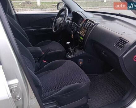 Сірий Хендай Туксон, об'ємом двигуна 1.98 л та пробігом 225 тис. км за 6999 $, фото 35 на Automoto.ua